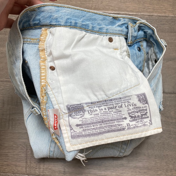 Original 501 Levi Light Wash Jean Shorts - Picture 4 of 4